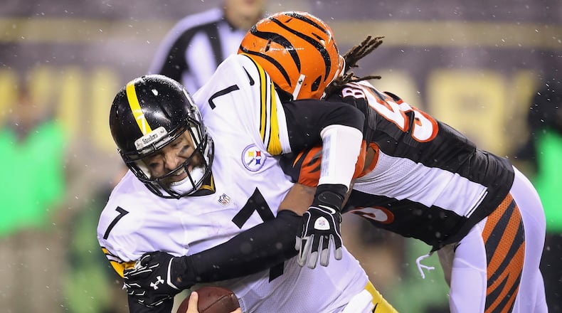 Vontaze Burfict #55 of the Cincinnati Bengals sacks Ben Roethlisberger #7 of the Pittsburgh Steelers in the third quarter during the AFC Wild Card Playoff game at Paul Brown Stadium on January 9, 2016 in Cincinnati, Ohio. Roethlisberger was injured on the play. (Photo by Andy Lyons/Getty Images)
