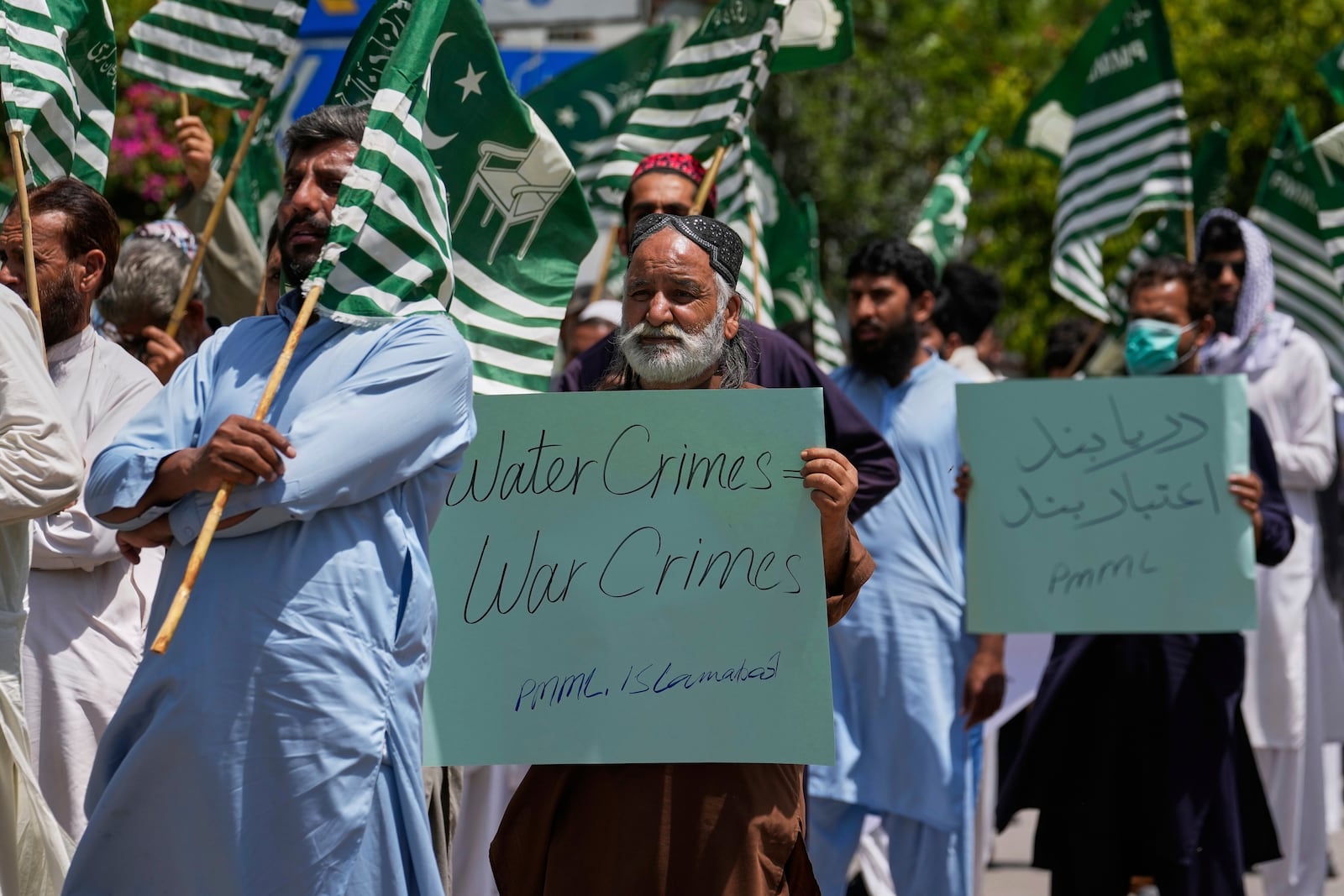 Supporters of the Pakistan Murkazi Muslim League party hold a demonstration against the suspension of water-sharing treaty by India with Pakistan, in Islamabad, Pakistan Thursday, April 24, 2025. (AP Photo/Anjum Naveed)
