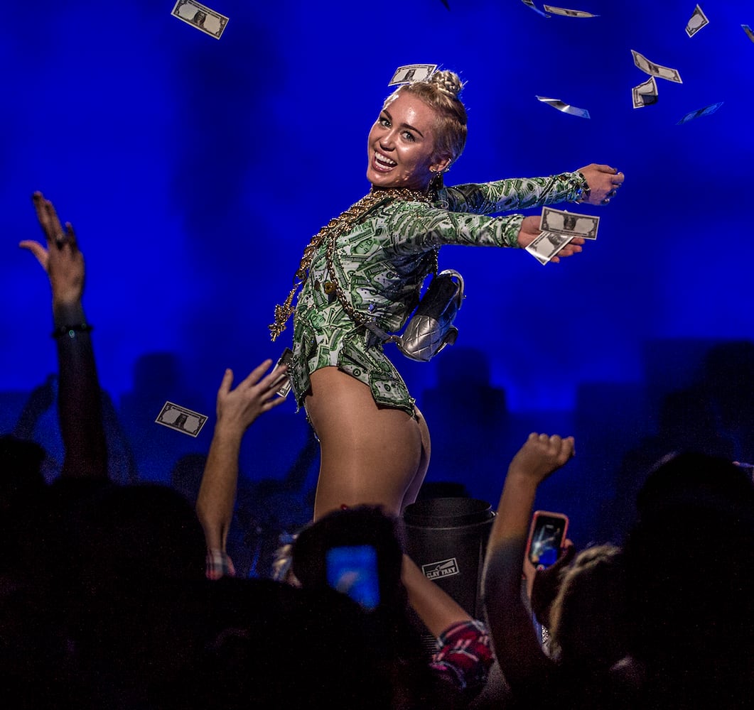 Miley Cyrus brings Bangerz Tour to Louisville's KFC Yum! Center