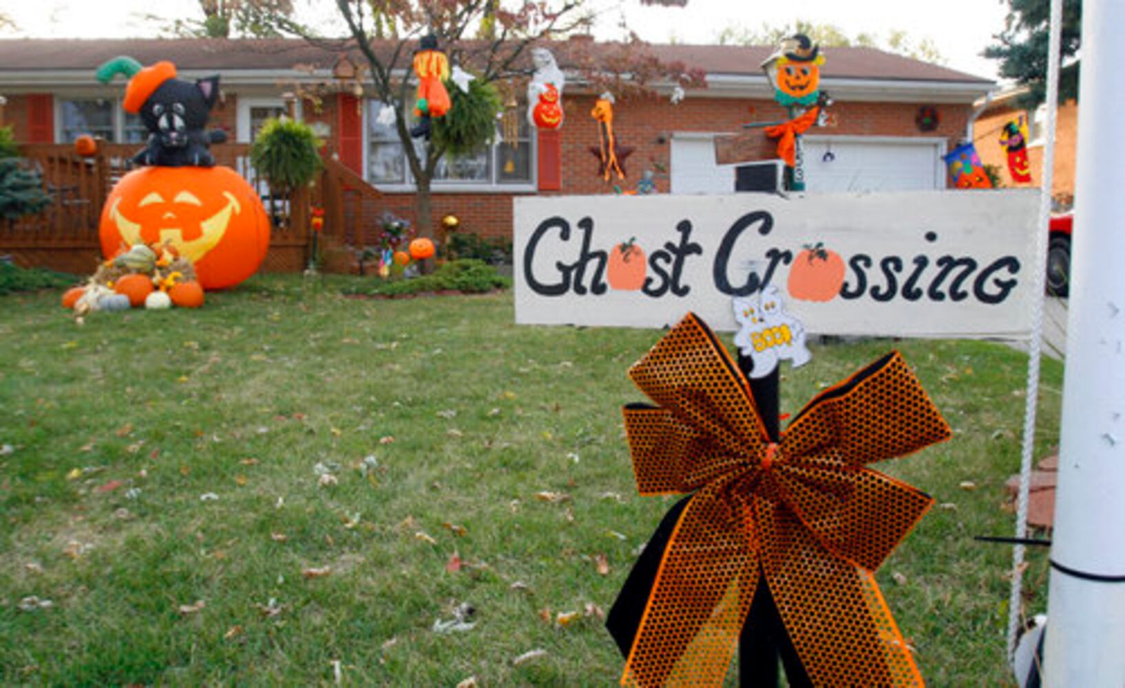 Halloween decorating contest