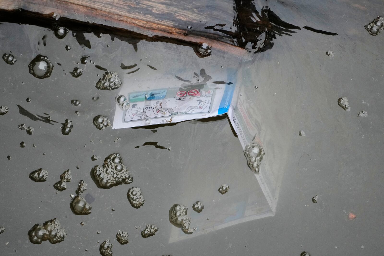Debris floats in the water at the scene where a helicopter crashed into the Hudson River, Thursday, April 10, 2025, in Jersey City, N.J. (AP Photo/Seth Wenig)
