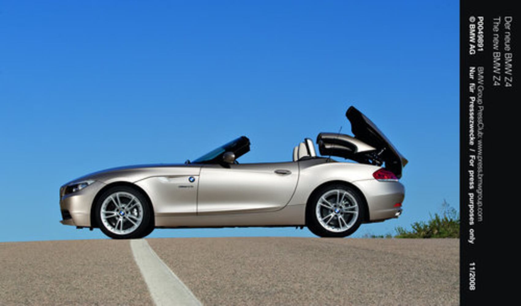 Z4 is BMWâ€™s first roadster with a retractable hardtop