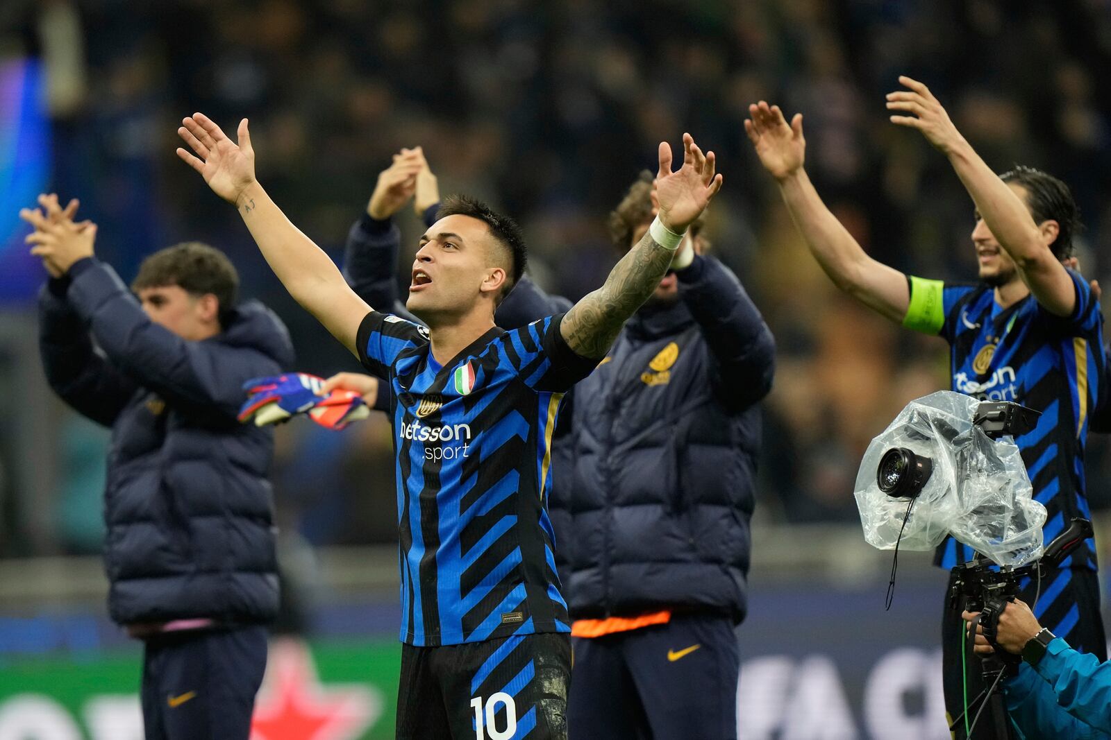Inter Milan players celebrate at the end of the Champions League quarterfinal second leg soccer match between Inter Milan and Bayern Munich at the San Siro stadium in Milan, Italy, Wednesday, April 16, 2025. (AP Photo/Luca Bruno)