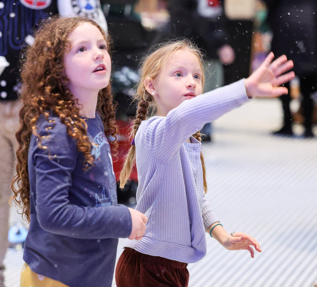 DDN 121125 Holly Days Dayton Arcade