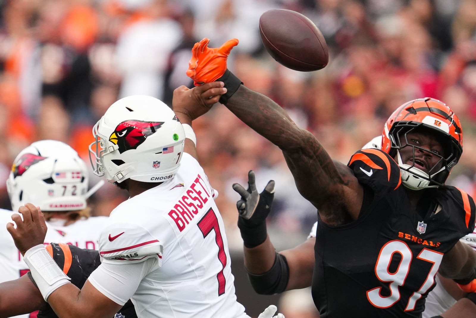 Cincinnati Bengals defensive end Shemar Stewart (97) breaks up a throw by Arizona Cardinals quarterback Jacoby Brissett (7) during the first half of an NFL football game Sunday, Dec. 28, 2025, in Cincinnati. (AP Photo/Jeff Dean)