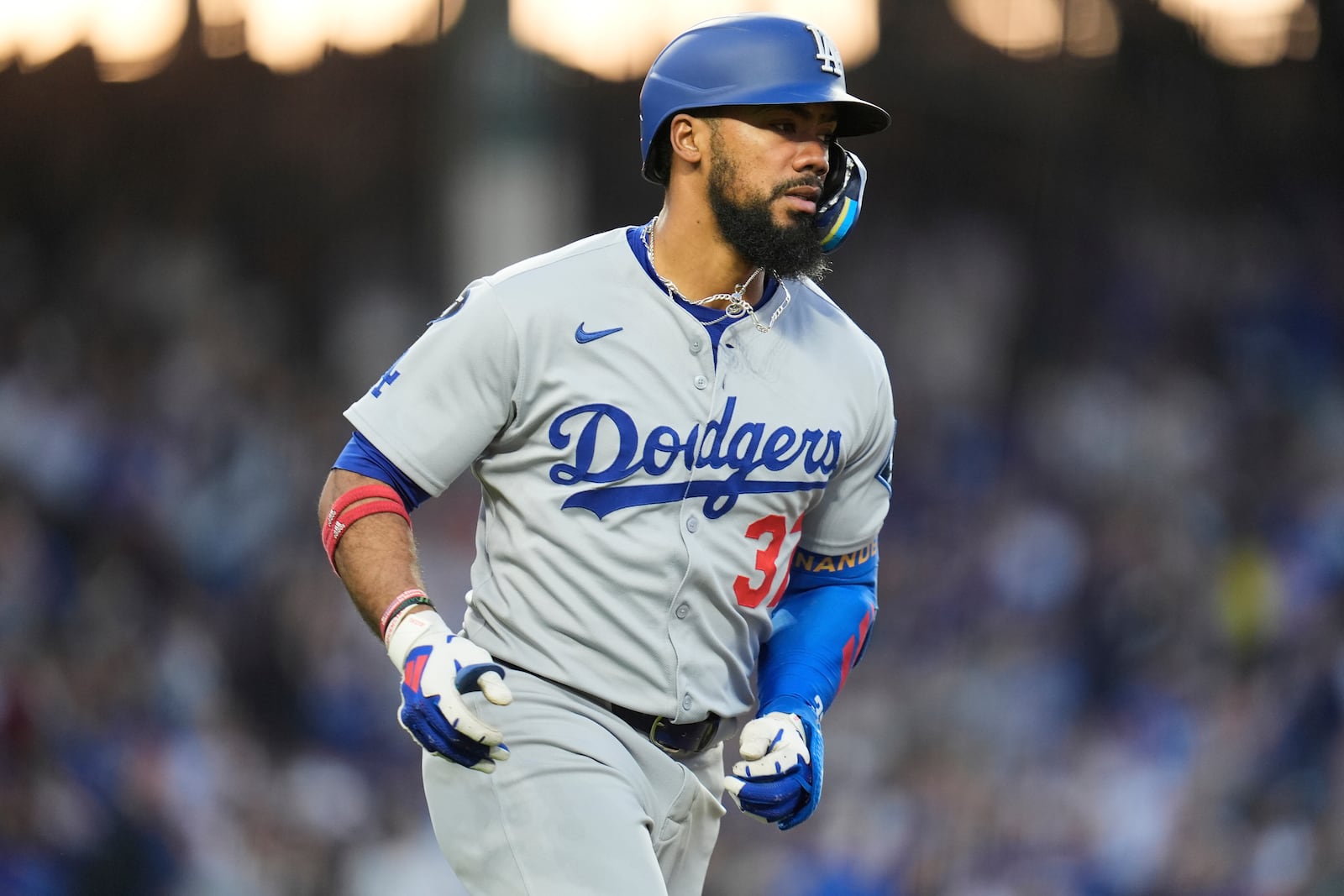 Los Angeles Dodgers right fielder Teoscar Hernández (37) runs the bases after hitting a two-run home run during the fifth inning of a baseball game against the Chicago Cubs, Wednesday, April 23, 2025, in Chicago. (AP Photo/Erin Hooley)