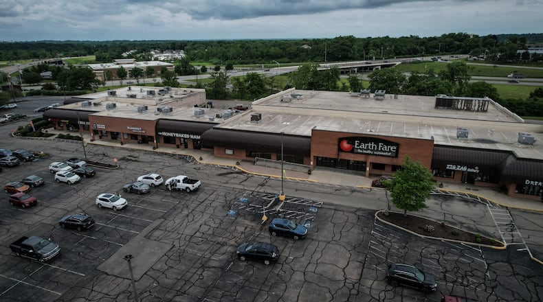 Dot's Market plans to expand to the Cross Pointe Shopping Center in Centerville. Dot’s new store will be located at 101 E. Alex Bell Road, Suite 176, where the former Earth Fare grocery chain was located. JIM NOELKER/STAFF