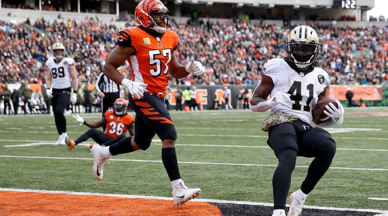 CINCINNATI, OH - NOVEMBER 11: Alvin Kamara #41 of the New Orleans Saints runs past Vincent Rey #57 of the Cincinnati Bengals to score a touchdown during the second quarter of the game at Paul Brown Stadium on November 11, 2018 in Cincinnati, Ohio. (Photo by Joe Robbins/Getty Images)