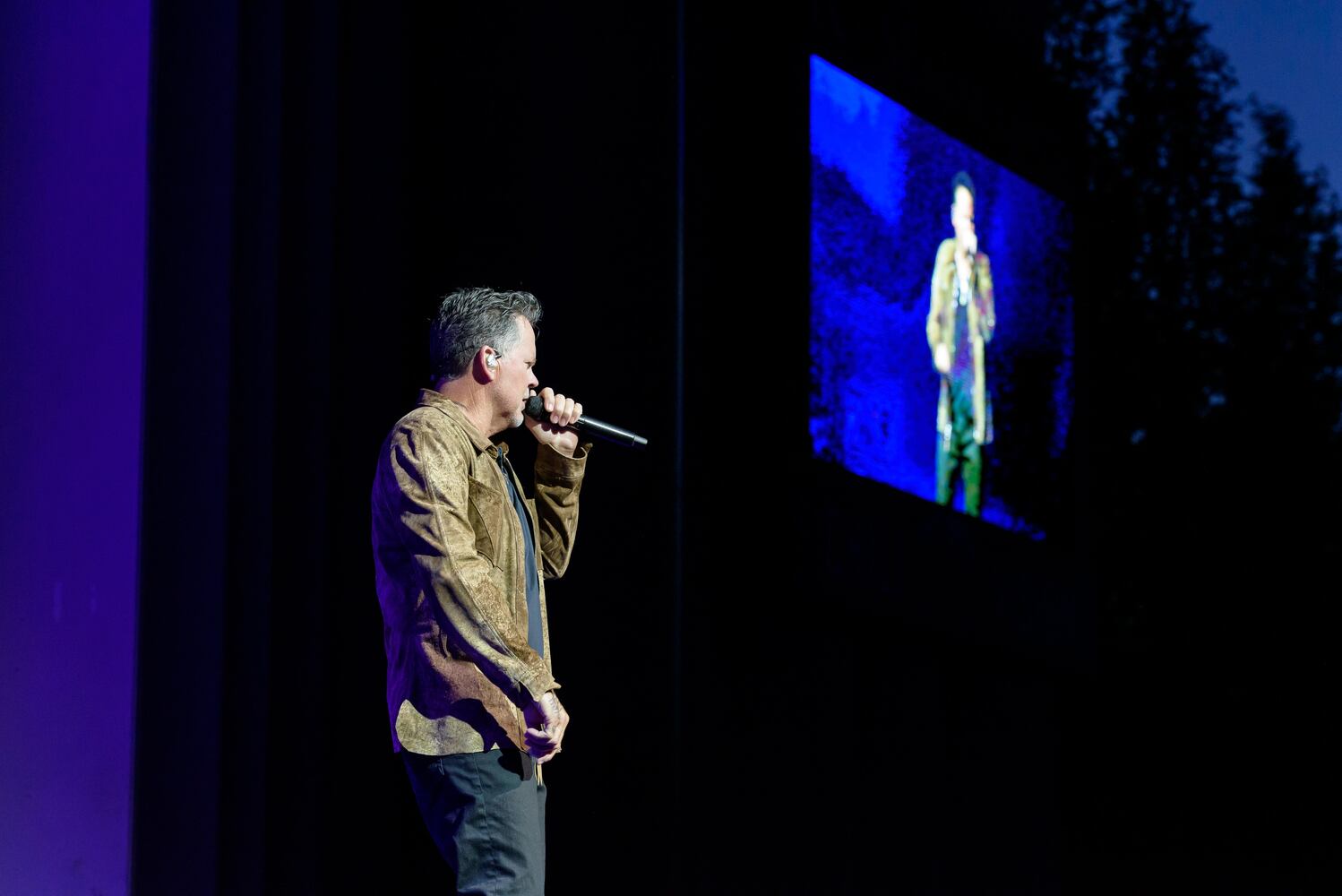 PHOTOS: Gary Allan & Mae Estes Live at Rose Music Center