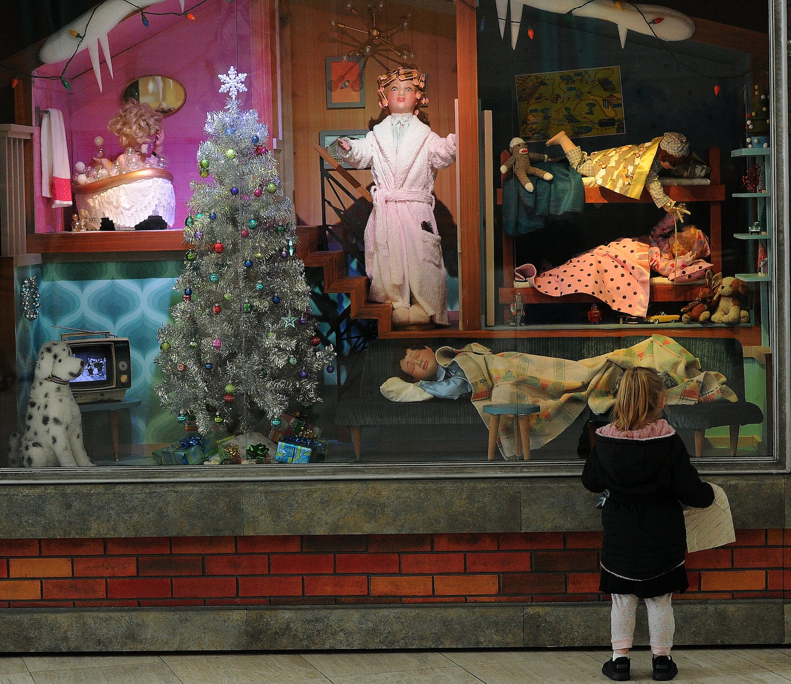 Ellie Miller, age 4, from Dayton is amazed by the animated figures in the Rike's windows Monday Nov. 28, 2022 located at the Benjamin & Marian Schuster Performing Arts Center. The figures have been a holiday tradition for courtless Dayton families for decades. MARSHALL GORBY\STAFF