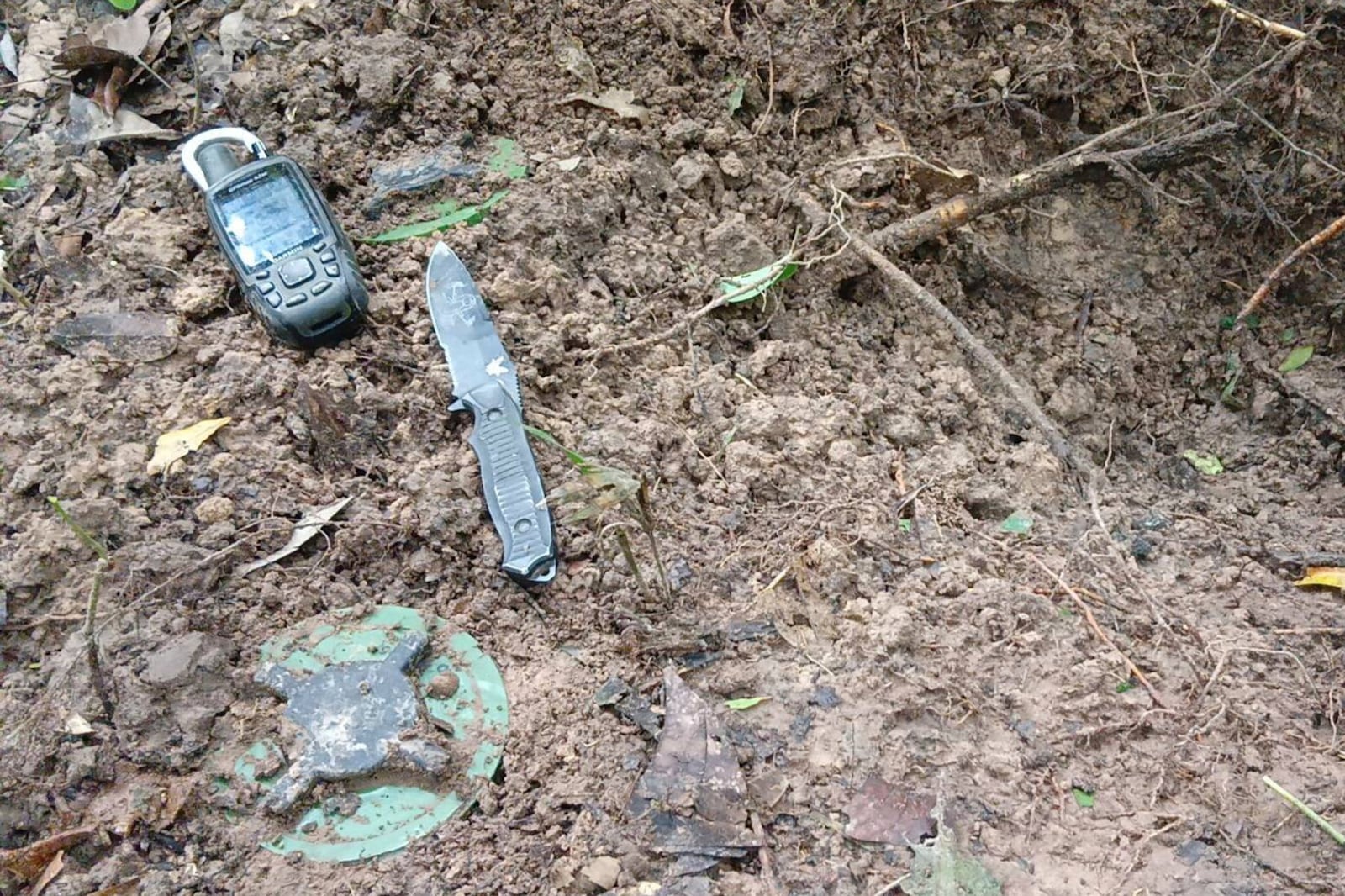 In this Sunday, July, 2025, photo released by the Royal Thai Army, Thai soldiers inspect a border area in Ubon Ratchathani†province where the Royal Thai Army said two anti-personnel landmines were found. (Royal Thai Army via AP)