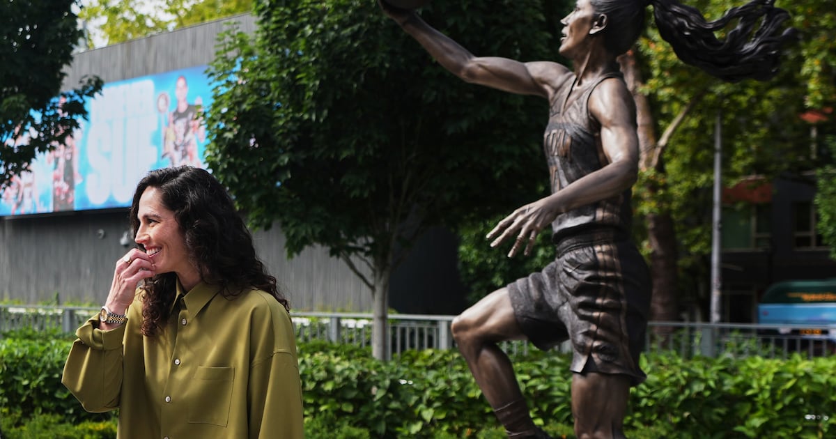 Sue Bird, Seattle Storm's 4-time WNBA champion, has statue unveiled outside Climate...