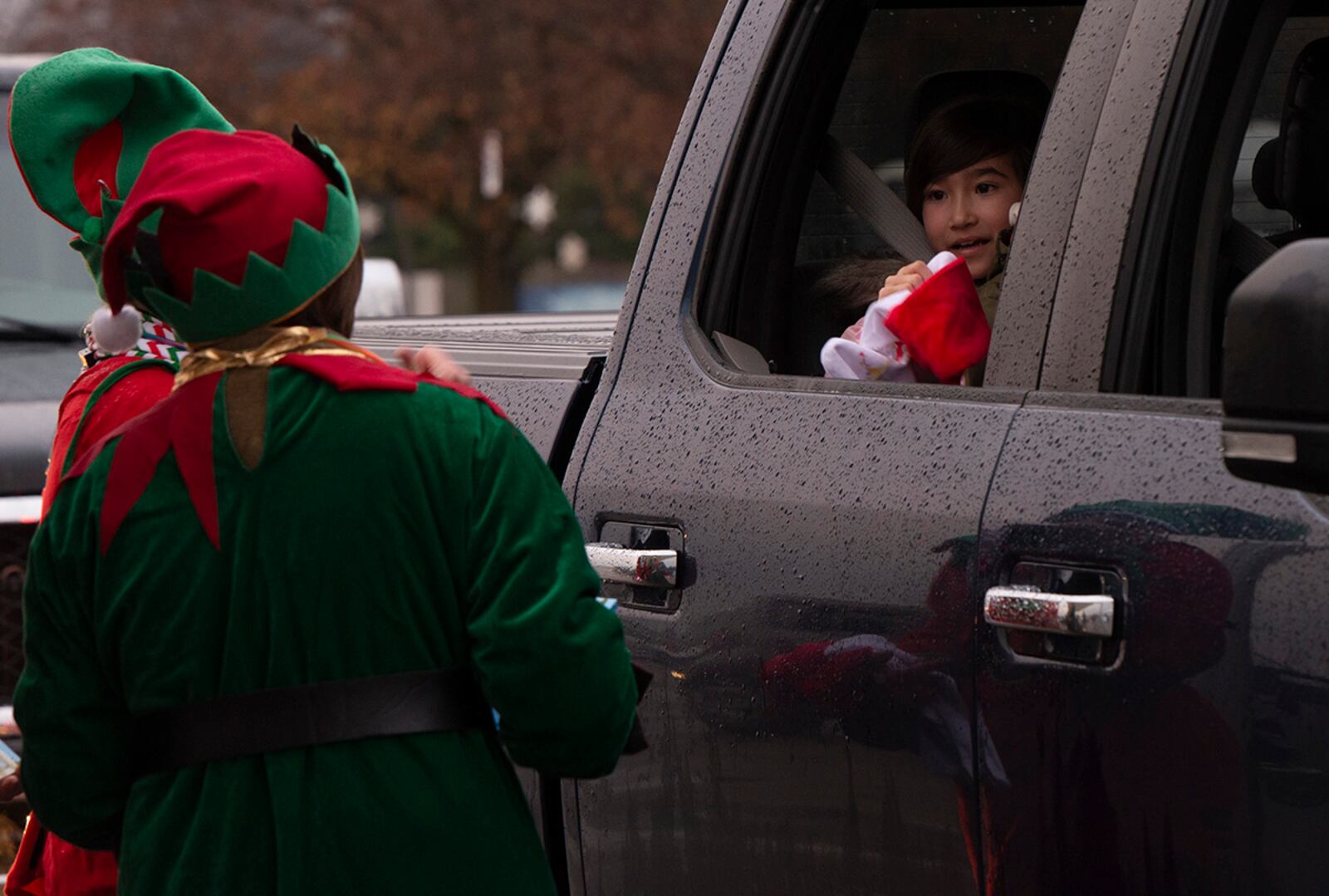 Santa’s elves pass out goody bags during 2021 tree lighting drive-thru event hosted by the 88th Force Support Squadron at Wright-Patterson Air Force Base on Dec. 1. U.S. AIR FORCE PHOTO/JAIMA FOGG