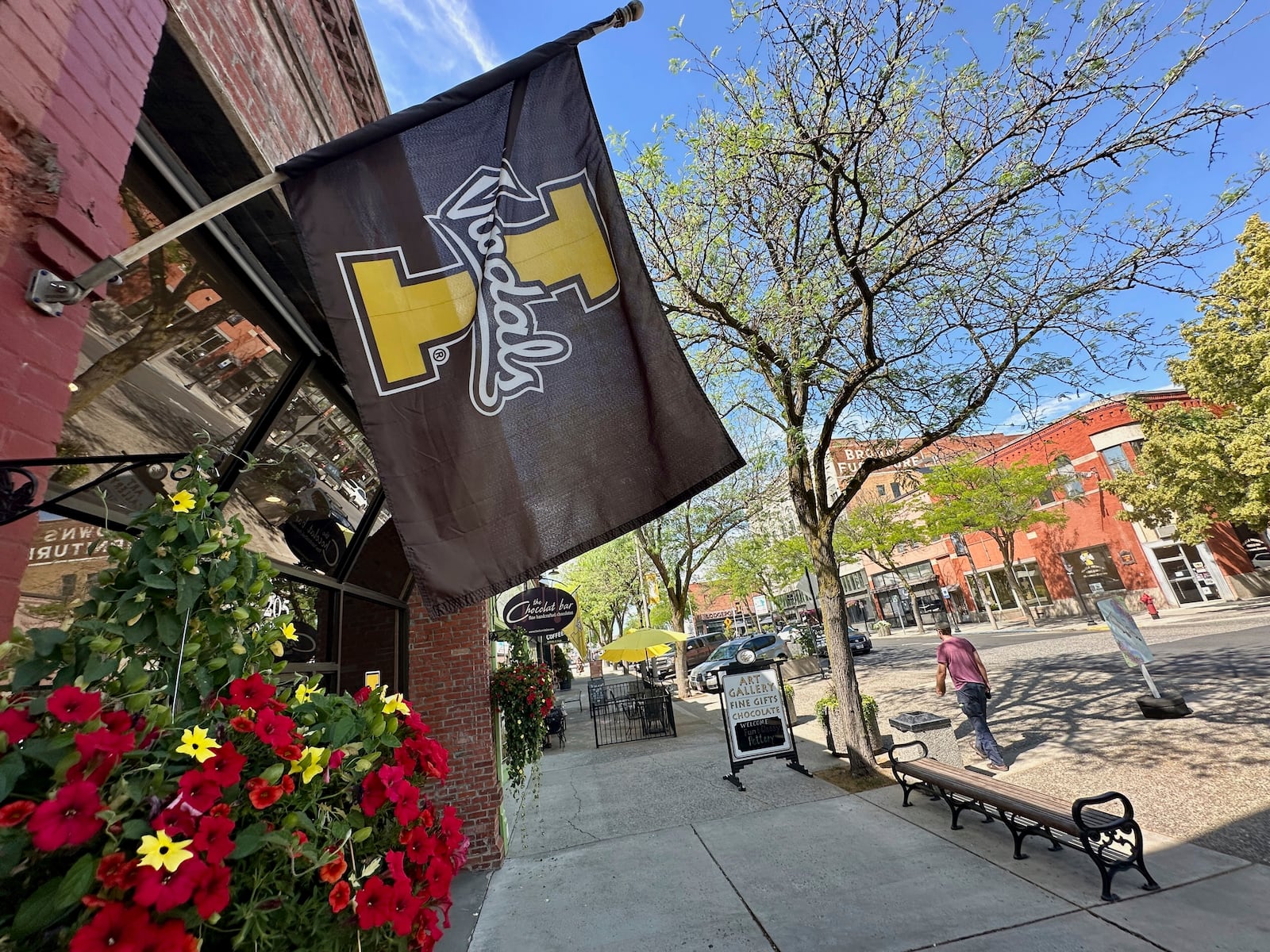 A University of Idaho flag hangs from a storefront in downtown Moscow, Idaho, on Tuesday, July 1, 2025. (AP Photos/Manuel Valdes)