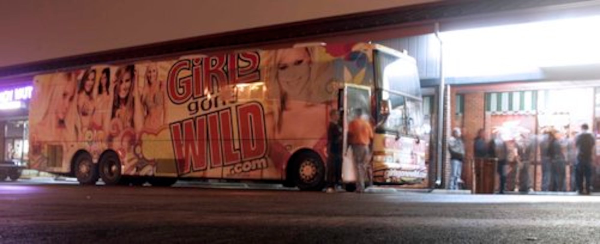 'Girls Gone Wild' visits area bar
