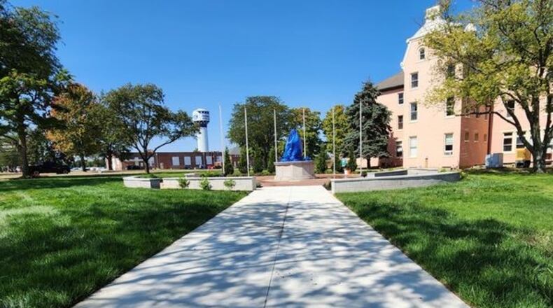 A statue of President Abraham Lincoln awaits a Monday unveiling. Dayton VA photograph.