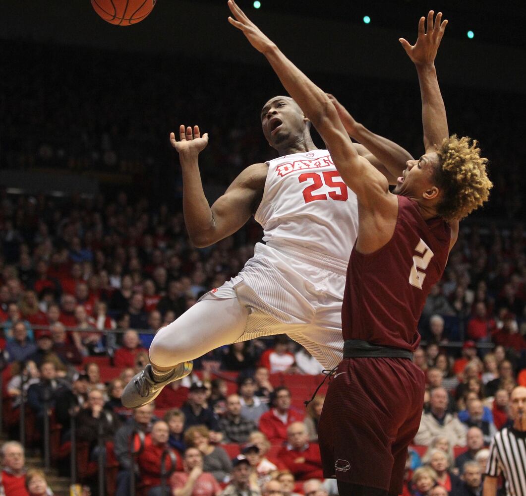 18 photos for 18 wins: Dayton Flyers vs. St. Joseph's