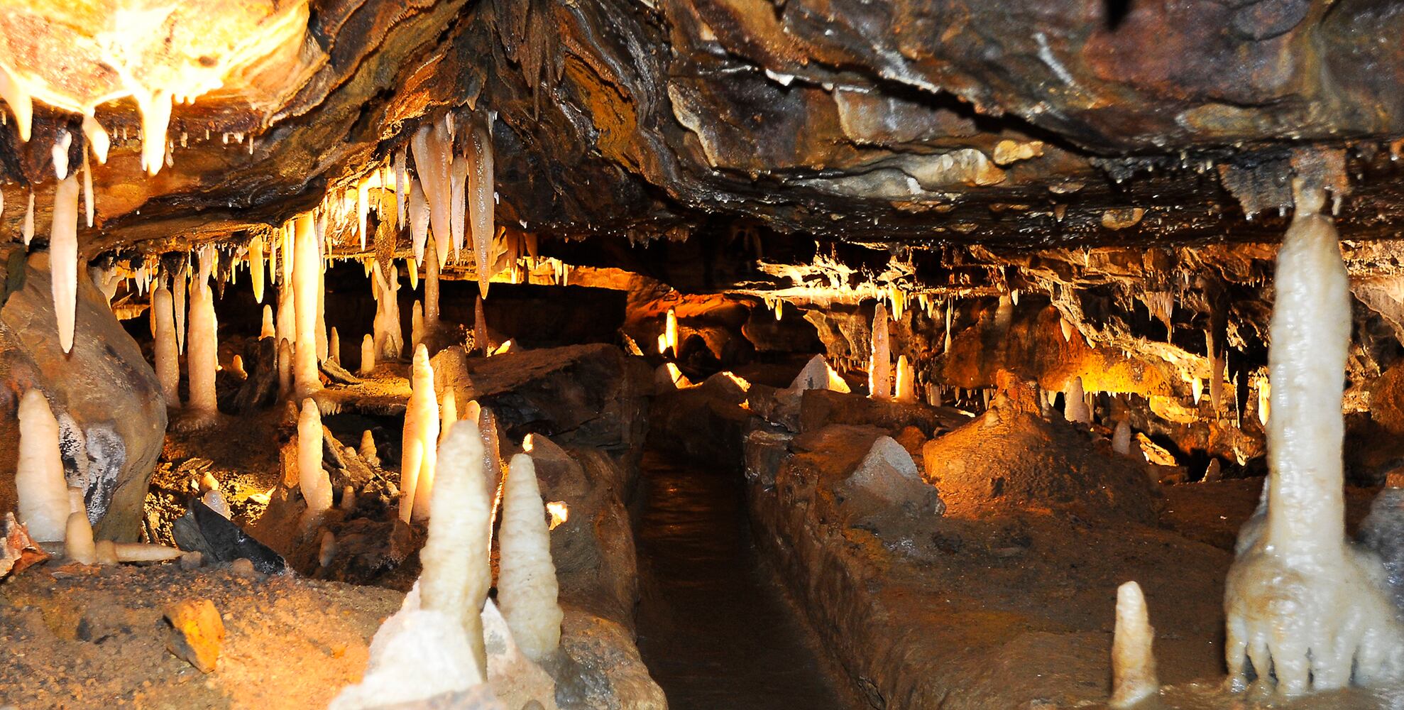 Hidden beauty bring Ohio Caverns alive