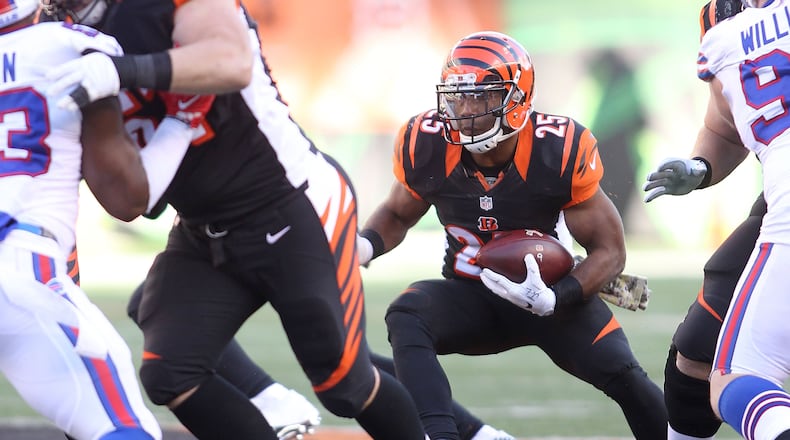 CINCINNATI, OH - NOVEMBER 20: Giovani Bernard #25 of the Cincinnati Bengals carries the ball during the third quarter of the game against the Buffalo Bills at Paul Brown Stadium on November 20, 2016 in Cincinnati, Ohio. (Photo by John Grieshop/Getty Images)