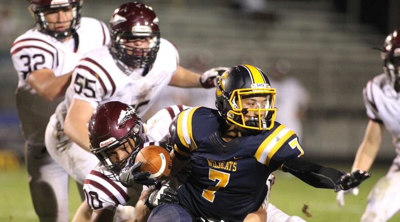Springfield's Danny Davis carries the ball against Lebanon on Friday, Sept. 23, 2016, at Evans Stadium in Springfield.