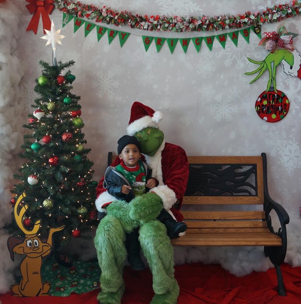 Your heart will grow three sizes when you see these hilarious Dayton family photos with the GRINCH