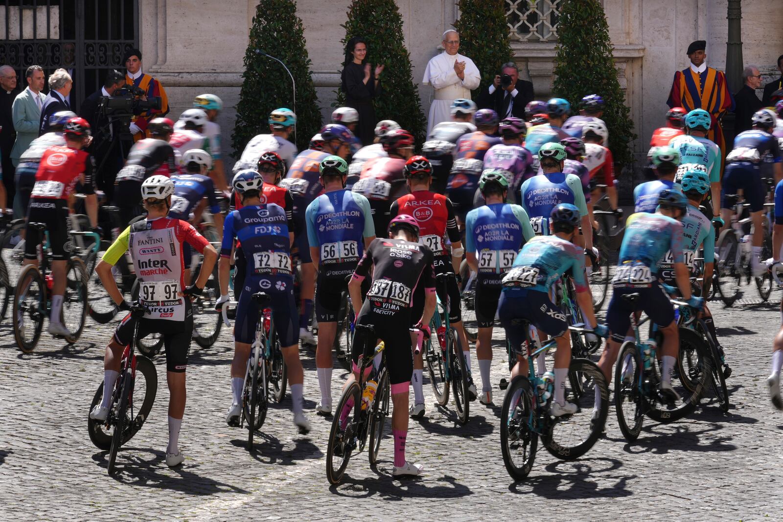 Pope Leo XIV blesses the pack before the official start of the final stage of the Giro d'Italia cycling race inside the Vatican City, Sunday, June 1, 2025. (AP Photo/Andrew Medichini)