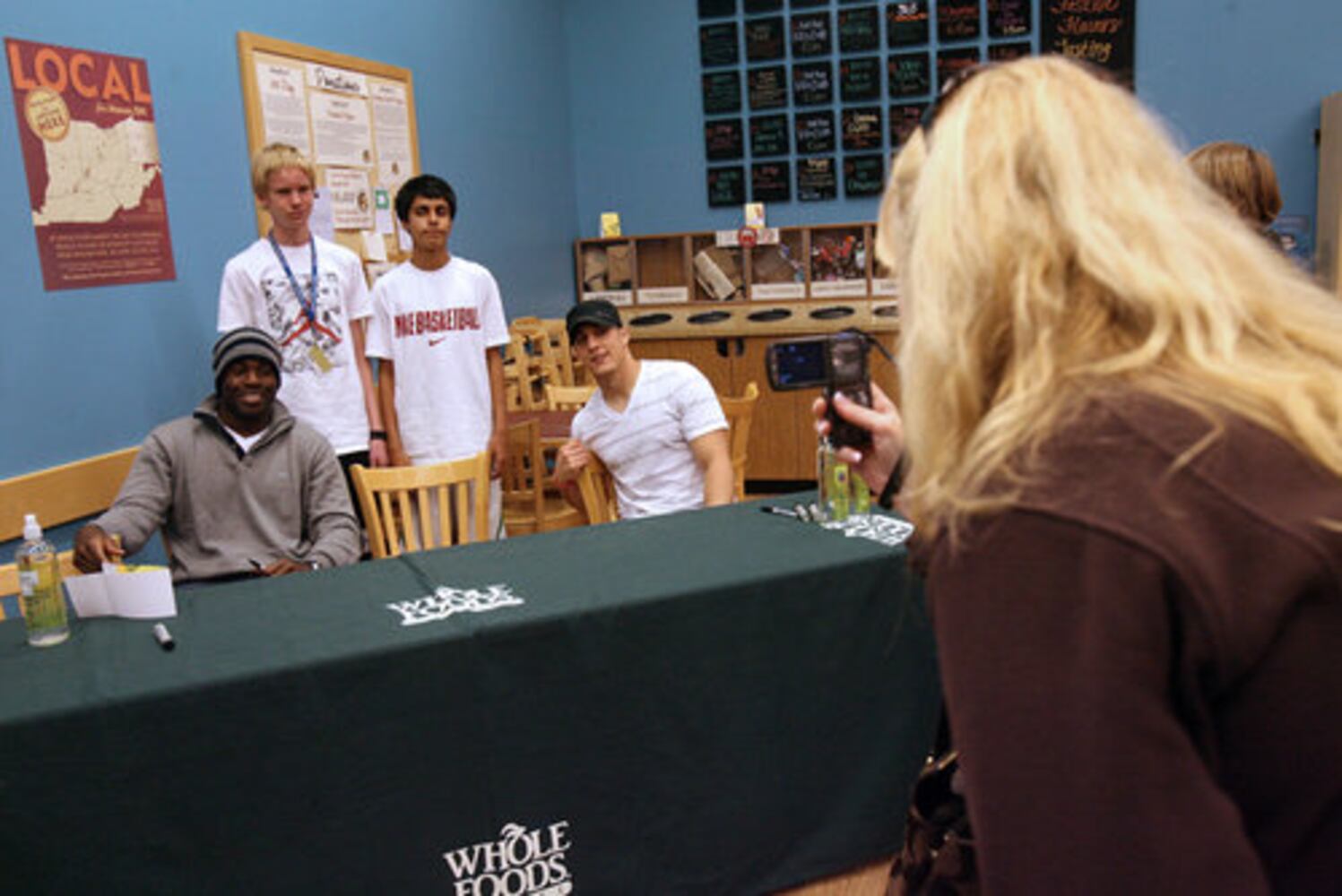 Bengals sign autographs for charity