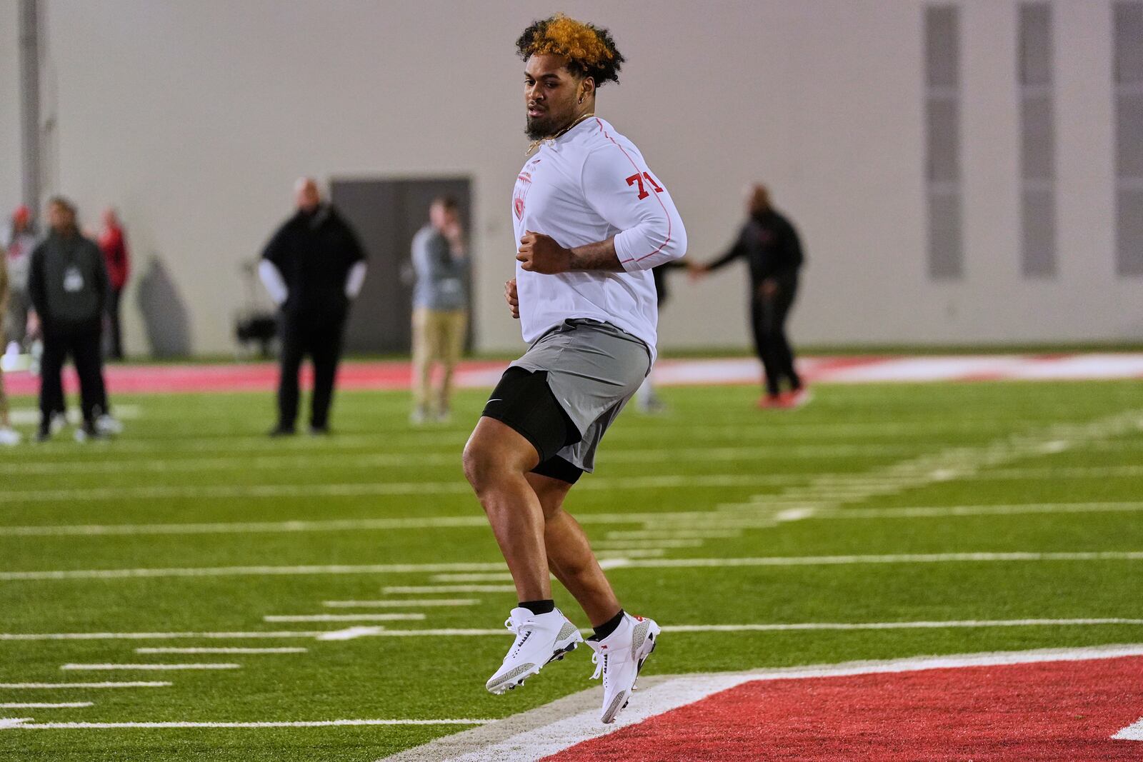 Ohio State offensive lineman Josh Simmons participates in a drill during the school's NFL football pro day, Wednesday, March 26, 2025, in Columbus, Ohio. (AP Photo/Sue Ogrocki)