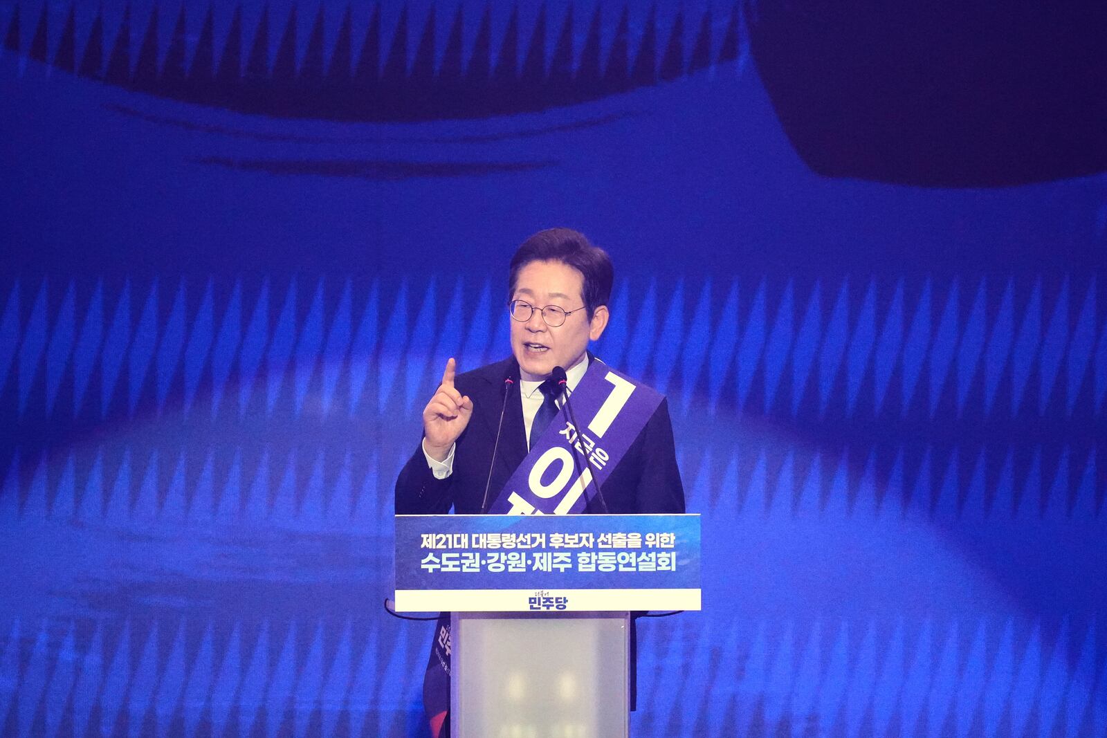 South Korea’s main opposition Democratic Party’s former leader Lee Jae-myung delivers his speech during a party’s convention in Goyang, South Korea Sunday, April 27, 2025. (AP Photo/Lee Jin-man)