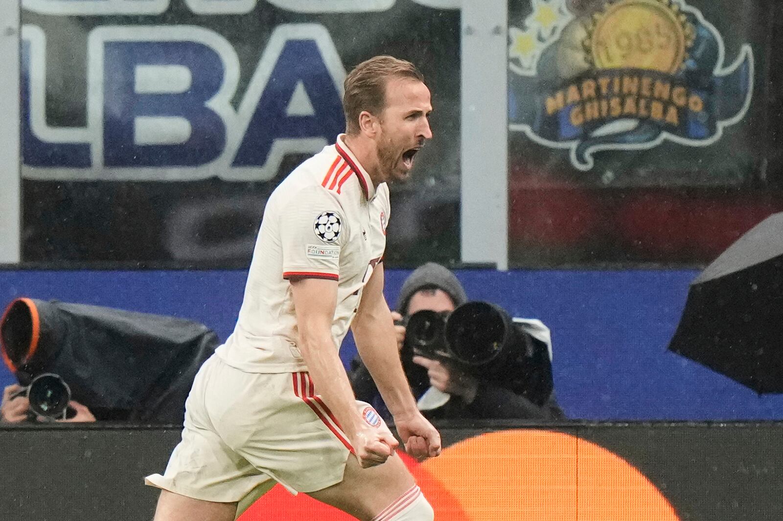 Bayern's Harry Kane celebrates after scoring his side's opening goal during the Champions League quarterfinal second leg soccer match between Inter Milan and Bayern Munich at the San Siro stadium in Milan, Italy, Wednesday, April 16, 2025. (AP Photo/Luca Bruno)
