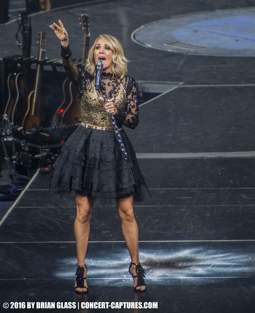 Carrie Underwood lights up Cincinnati