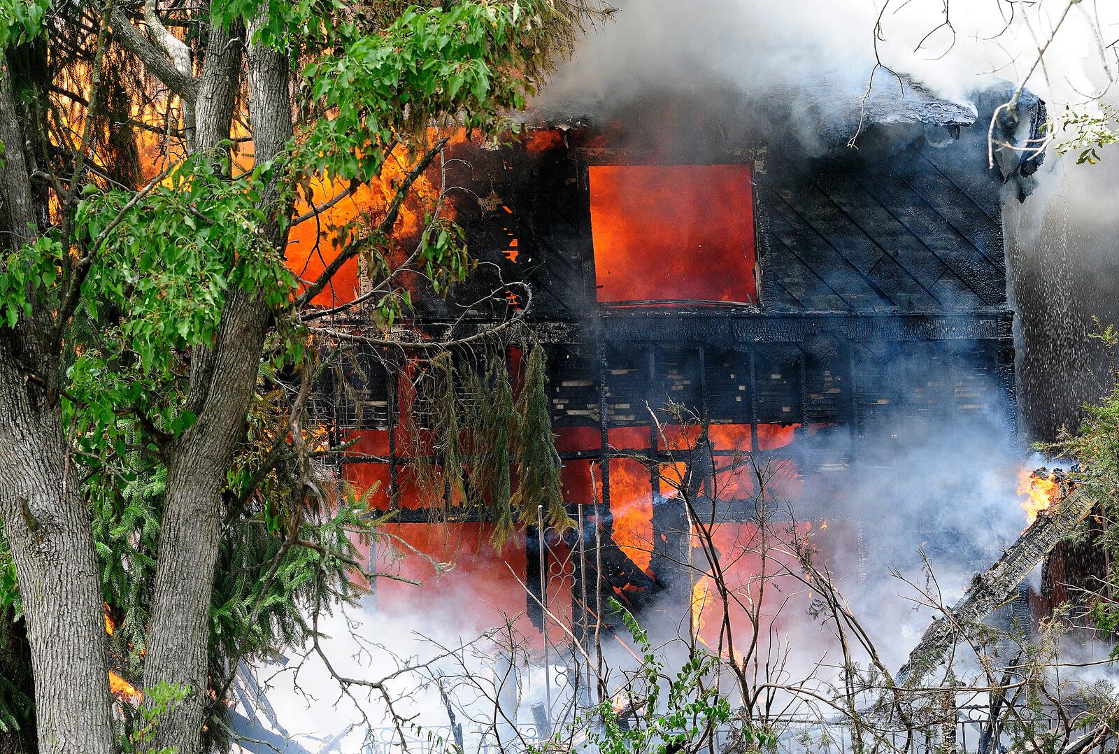 Three houses were destroyed by fire Tuesday, July 2, 2024, in the 100 block of Delaware Avenue. No one was home, but a dog was rescued from one house and was given water and oxygen. MARSHALL GORBY\STAFF