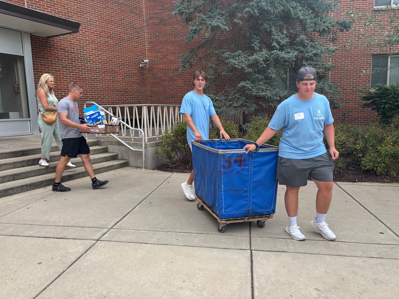 UD freshmen move in