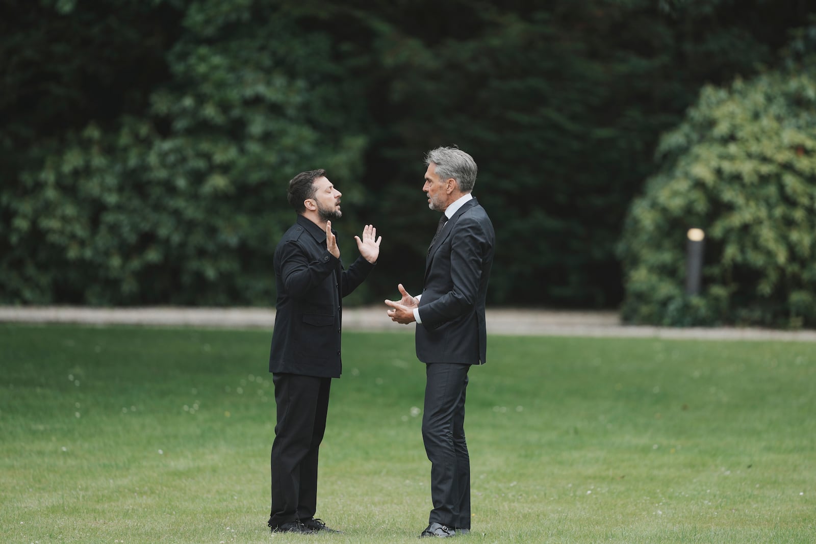 Netherland's Prime Minister Dick Schoof, right, speaks with Ukraine's President Volodymyr Zelenskyy during a meeting at the Catshuis on the sidelines of the NATO summit in The Hague, Netherlands, Tuesday, June 24, 2025. (AP Photo/Markus Schreiber)