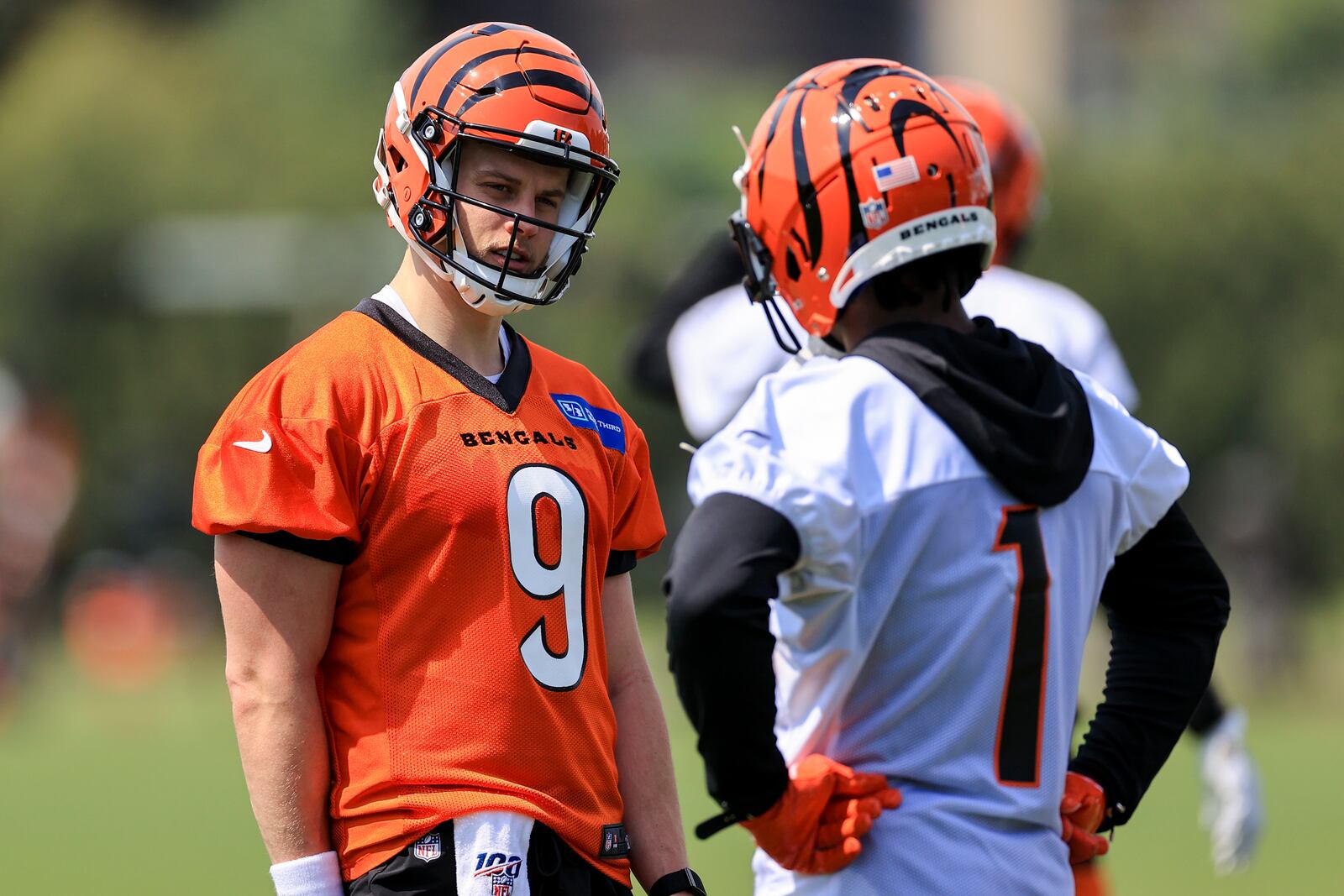 Cincinnati Bengals' Joe Burrow, left, talks with Ja'Marr Chase (1) during NFL football practice in Cincinnati, Tuesday, May 25, 2021. (AP Photo/Aaron Doster)