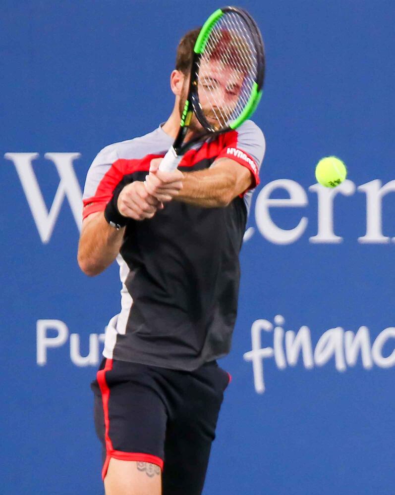 PHOTOS Roger Federer continues winning ways in Cincy