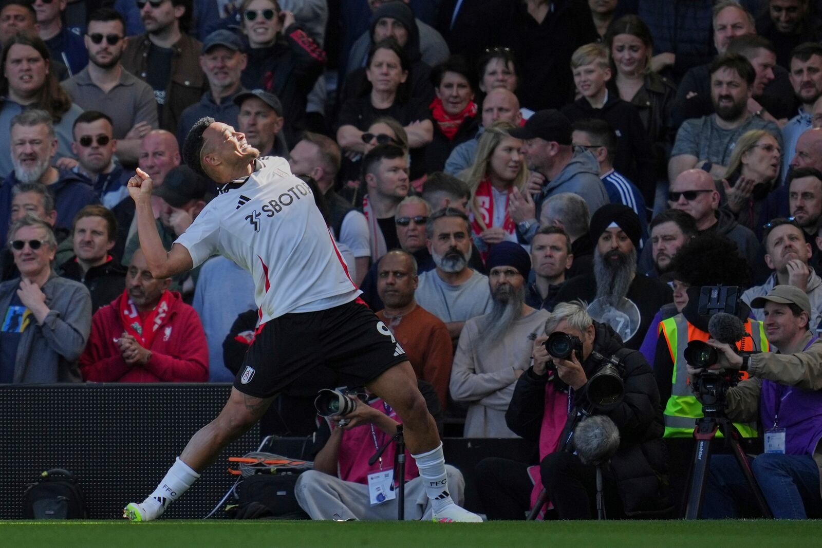 Fulham's Rodrigo Muniz celebrates after scoring his side's third goal during the English Premier League soccer match between Fulham and Liverpool, at Craven Cottage, London, Sunday, April 6, 2025. (AP Photo/Kin Cheung)