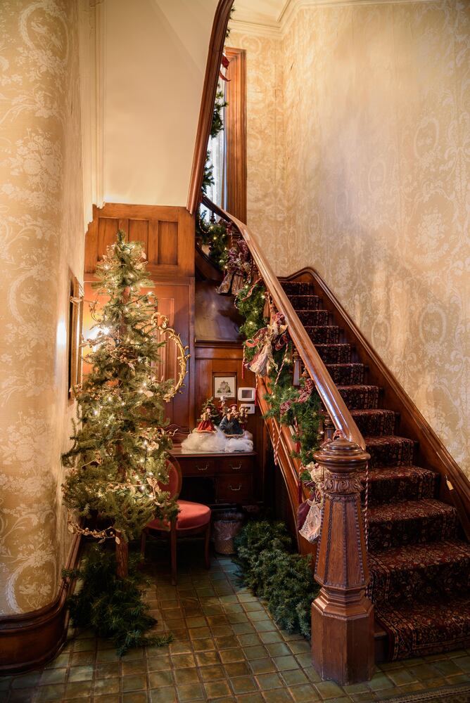 PHOTOS: Check out the gorgeous Dayton Woman’s Club, decorated for the holidays