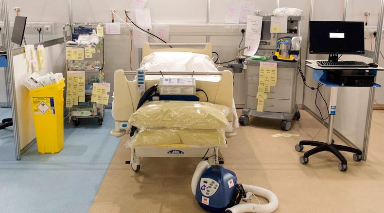 FILE PHOTO: Two elderly men were able to survive coronavirus diagnosis.