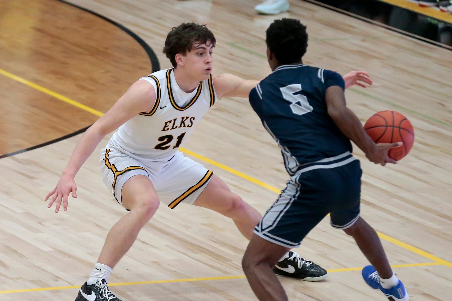 Fairmont Centerville basketball