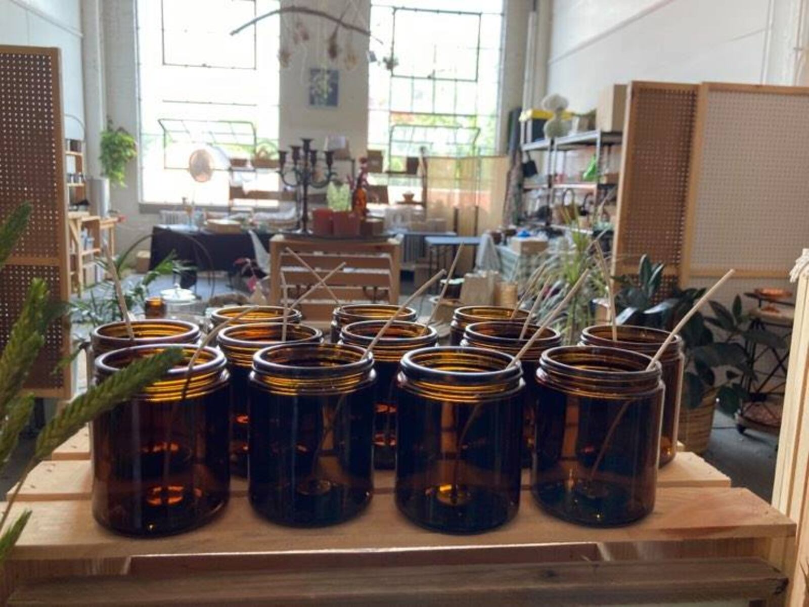 1880 Candle Co. is inviting customers to explore its studio and boutique space inside the Front Street gallery building this Friday, Aug. 6.