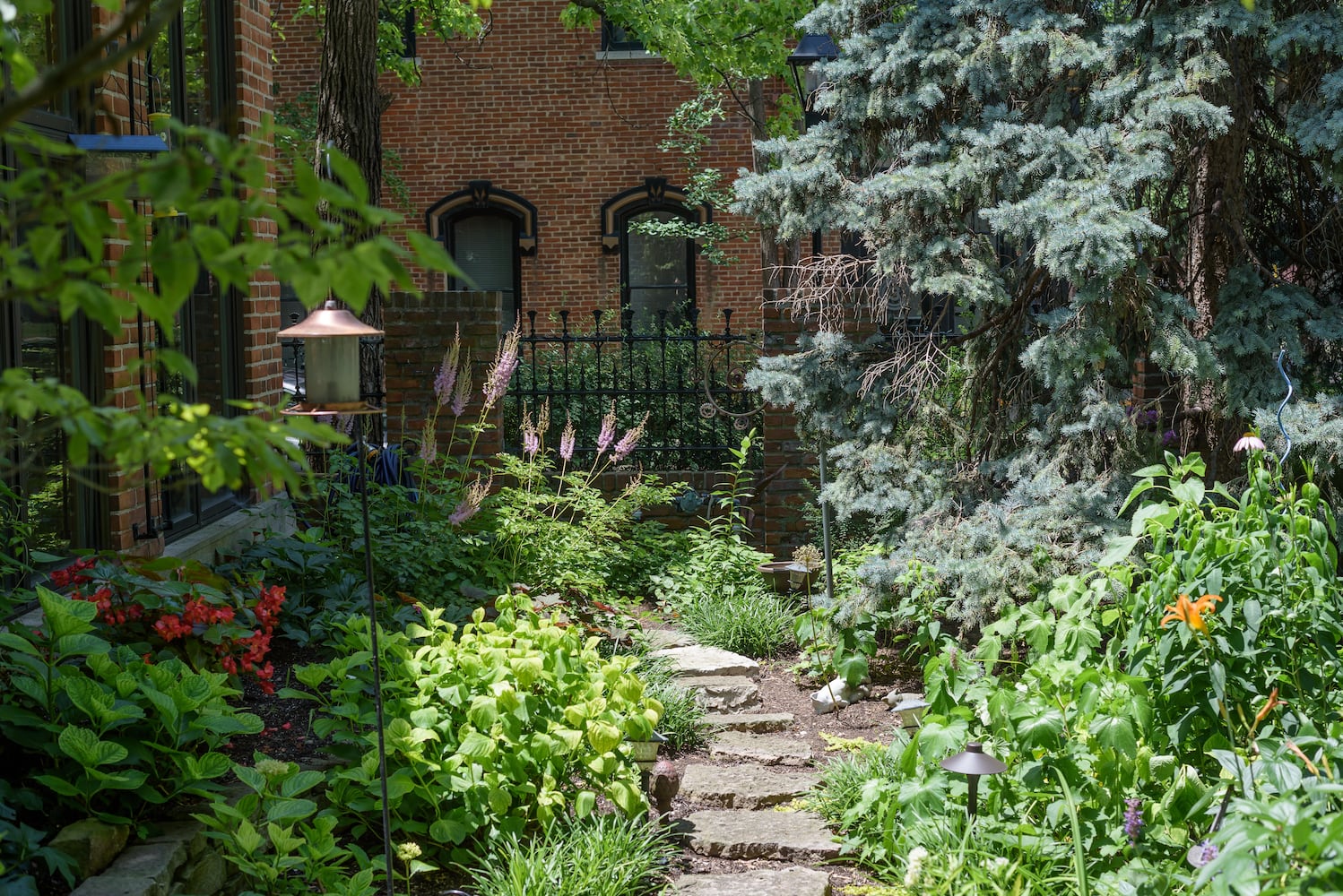 PHOTOS: 2025 Oregon Historic District Garden Tour