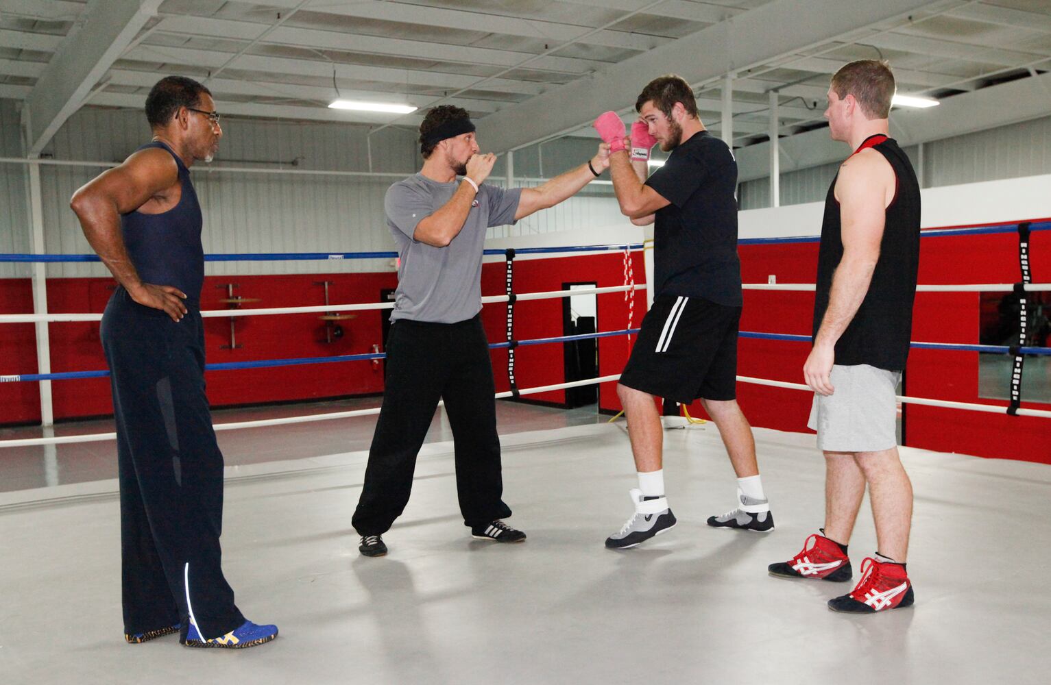 Area fighters boxing to benefit vets