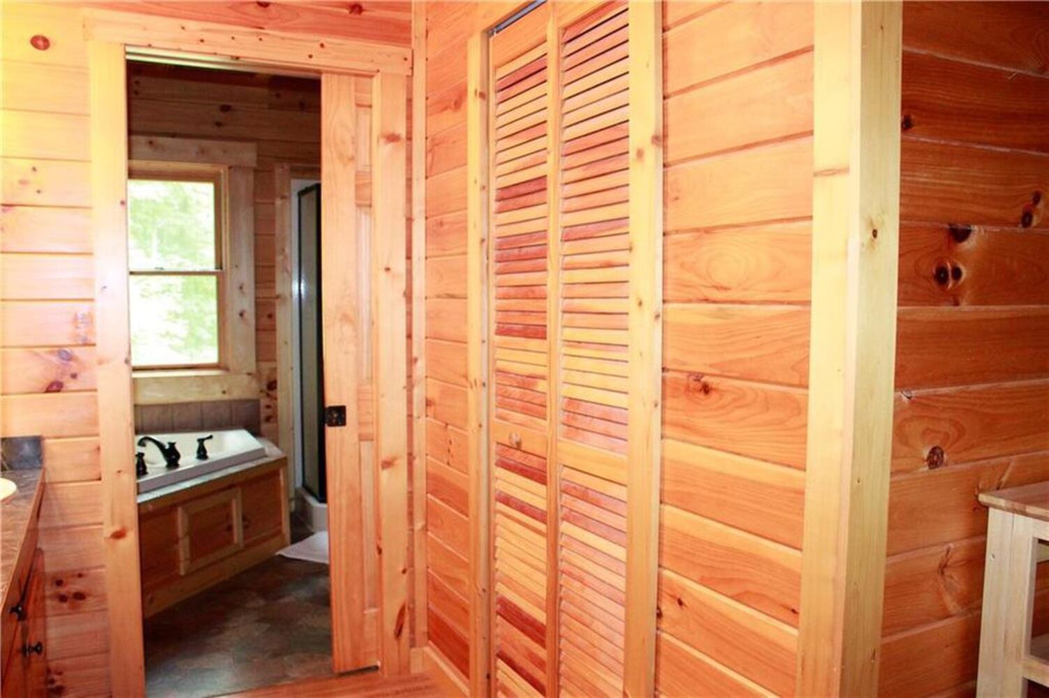 PHOTOS: Cabin home on 45.7 acres on market in Urbana