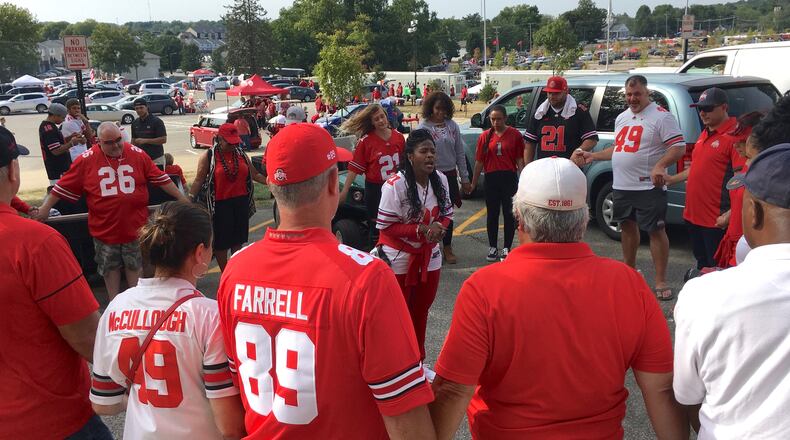 Shelly Woodruff, mother of Ohio State wide receiver Parris Campbell, leads a group of parents in prayer before a game at Indiana on Thursday, Aug. 31, 2017, in Bloomington, Ind.