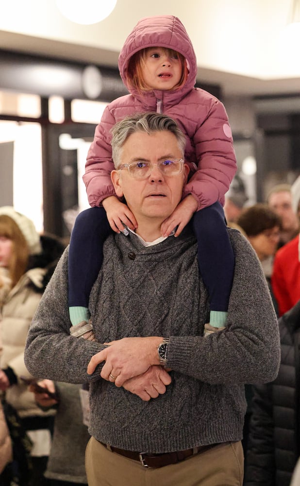 DDN 121125 Holly Days Dayton Arcade