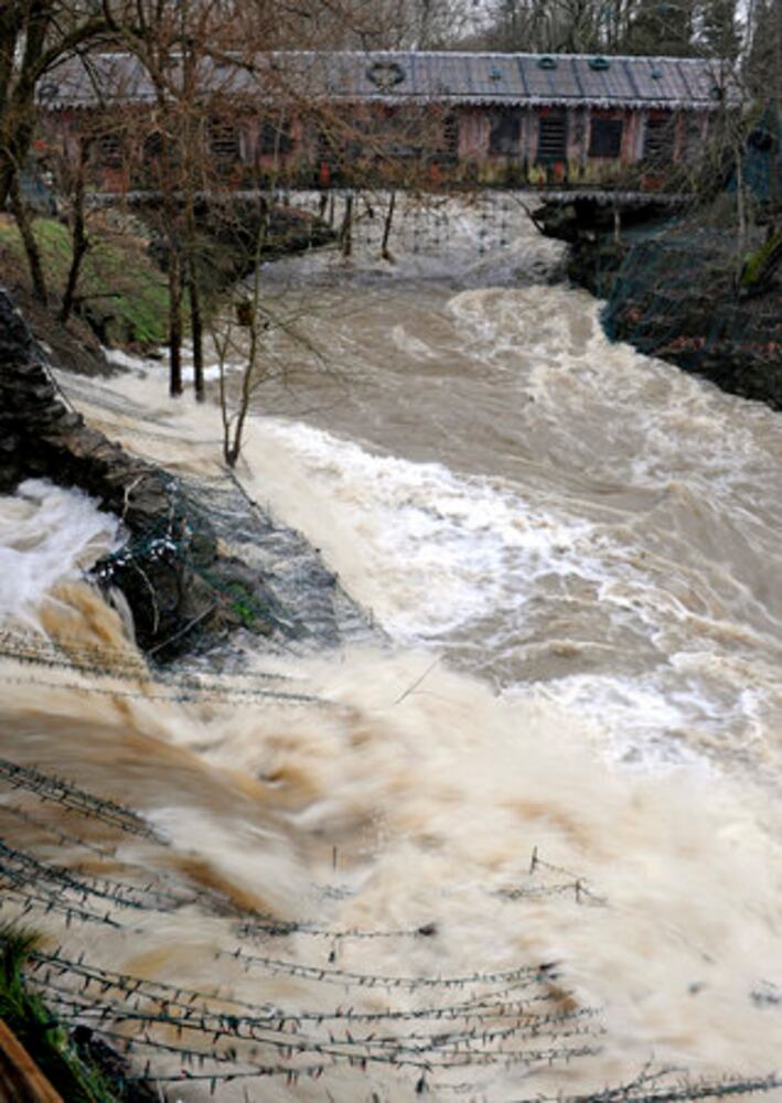 Rain closes Clifton Mill light display