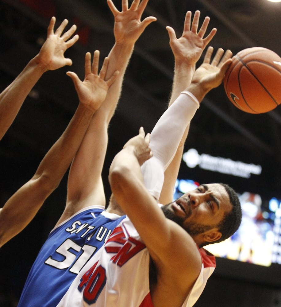 St. Louis defense too strong for Flyers in A-10 opener