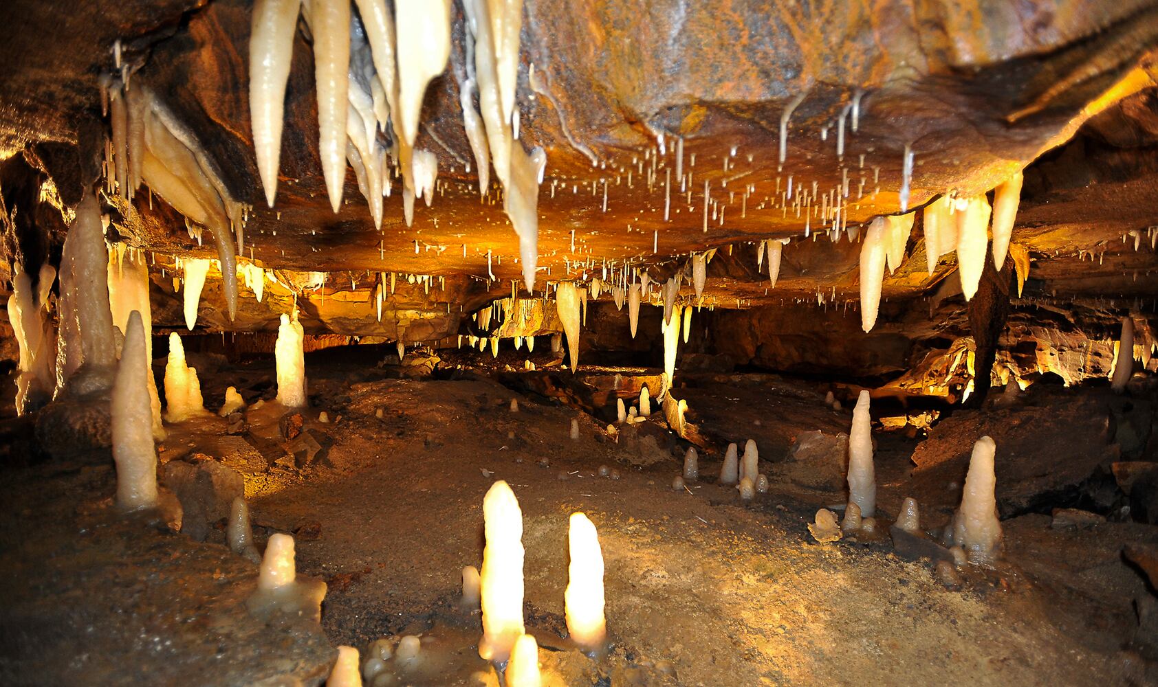 Hidden beauty bring Ohio Caverns alive