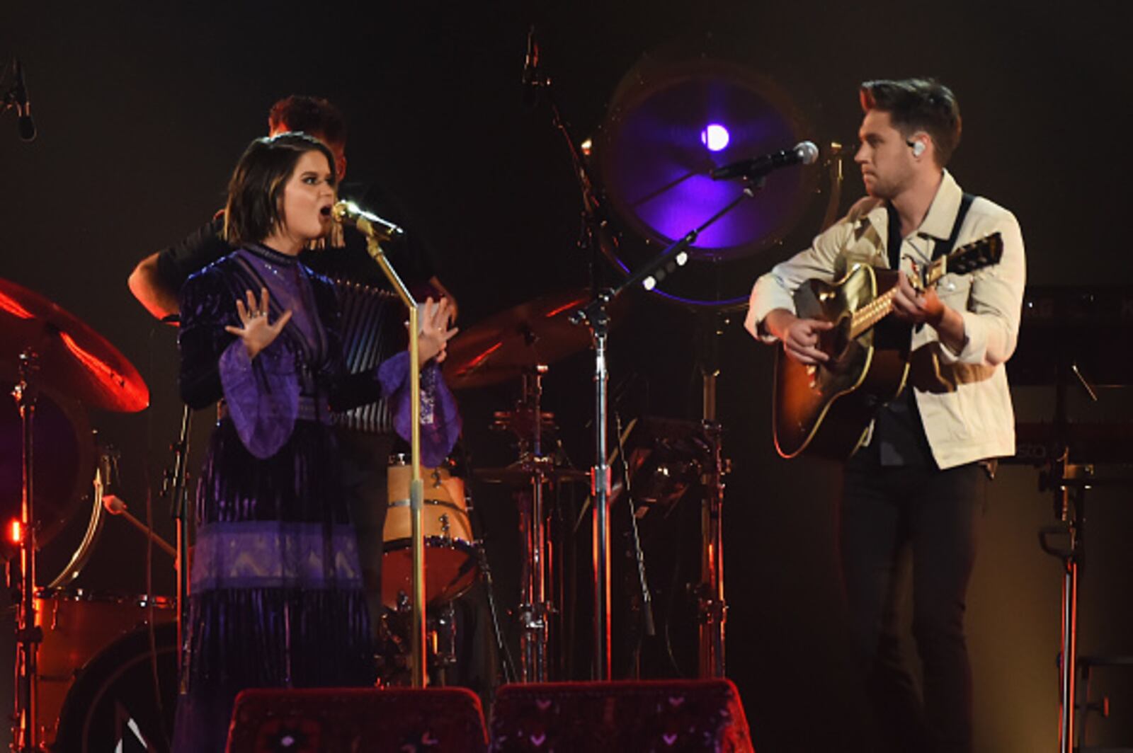 NASHVILLE, TN - NOVEMBER 08: Maren Morris and Niall Horan perform onstage at the 51st annual CMA Awards at the Bridgestone Arena on November 8, 2017 in Nashville, Tennessee.  (Photo by Rick Diamond/Getty Images)